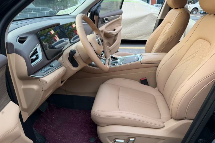 Used Landian E5 2024 Honor Edition 100KM Deluxe 7-Seater Interior 3