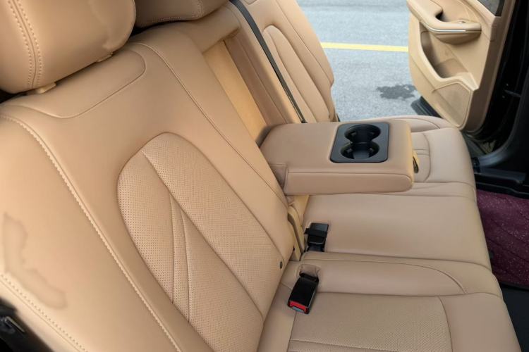 Used Landian E5 2024 Honor Edition 100KM Deluxe 7-Seater Interior 4