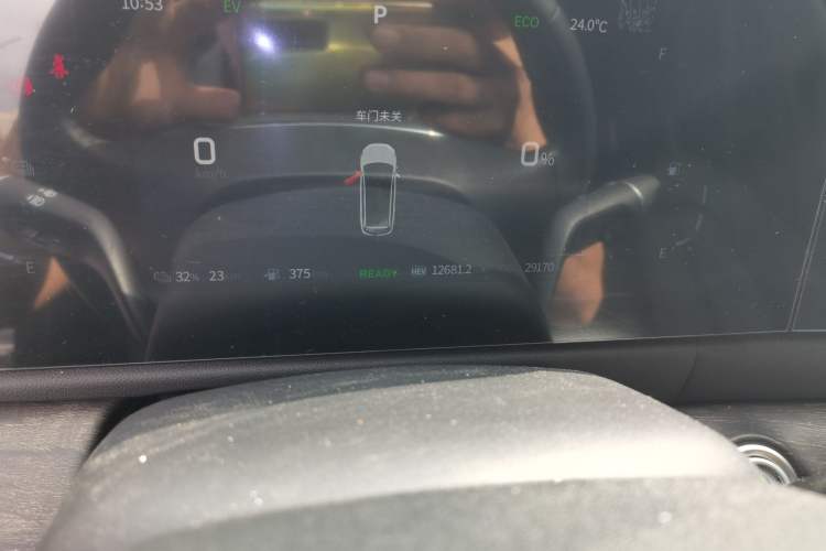 Used Landian E5 2024 Honor Edition 100KM Deluxe 7-Seater Odometer Close Up