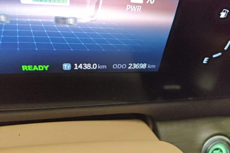 Used Landian E5 2024 Honor Edition 100KM Deluxe 7-Seater Odometer Close Up