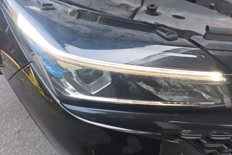 Used Landian E5 2024 Honor Edition 100KM Premium Model 7 Seats Right Front Headlight