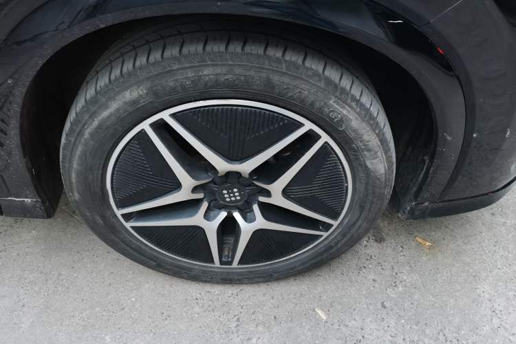 Used Landian E5 2024 Honor Edition 100KM Premium Model 7 Seats Right Front Wheel Hub