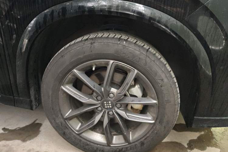 Used Landian E5 2024 Honor Edition 100KM Deluxe 7-Seater Right Front Wheel Hub