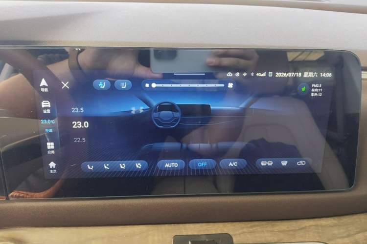 Used Landian E5 2024 Honor Edition 100KM Premium Model 7 Seats Audio And AC Panel