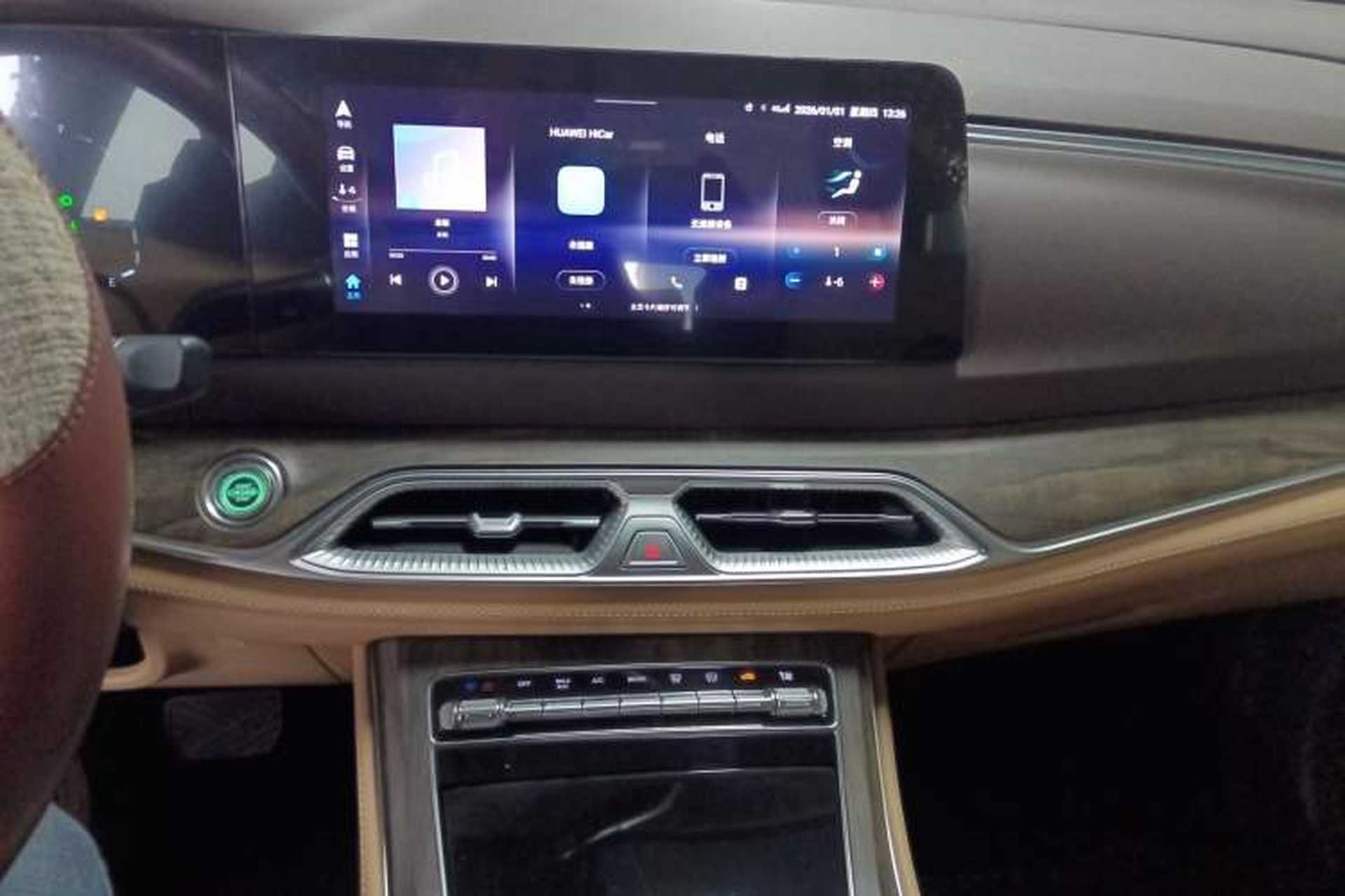 Used Landian E5 2024 Honor Edition 100KM Deluxe 7-Seater Audio And AC Panel