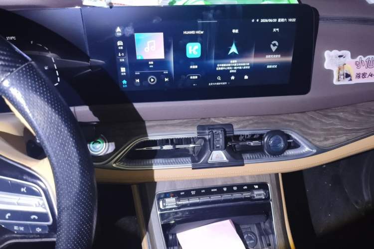 Used Landian E5 2024 Honor Edition 100KM Deluxe 7-Seater Audio And AC Panel