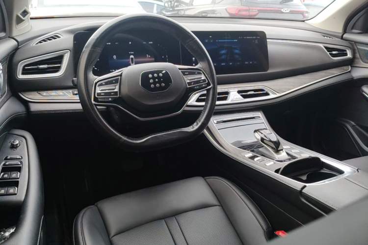 Used Landian E5 2024 Honor Edition 100KM Premium Model 7 Seats Center Console