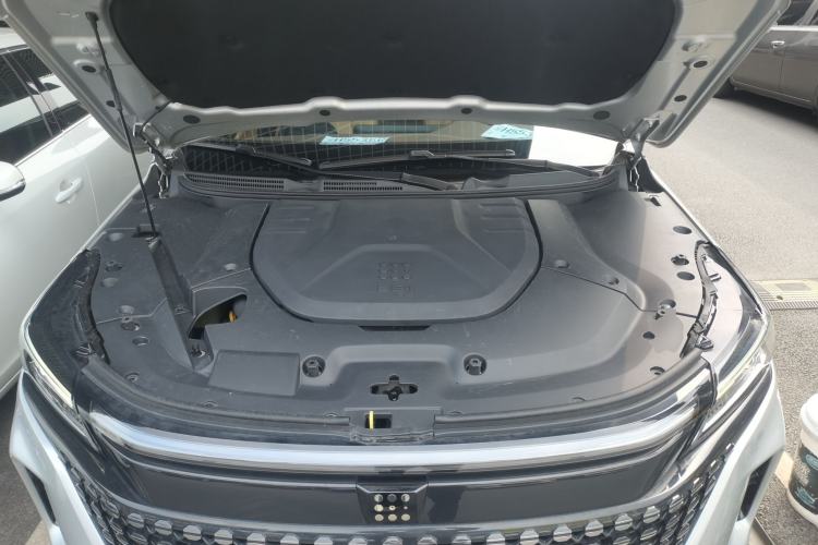 Used Landian E5 2024 Honor Edition 100KM Premium Model 7 Seats Engine Bay