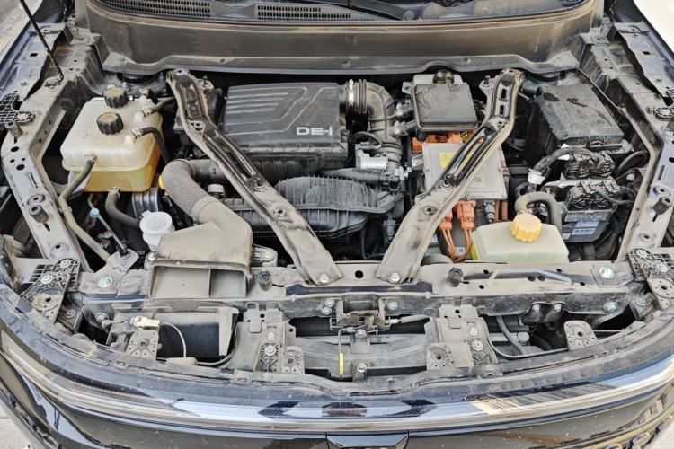 Used Landian E5 2024 Honor Edition 100KM Premium Model 7 Seats Engine Bay