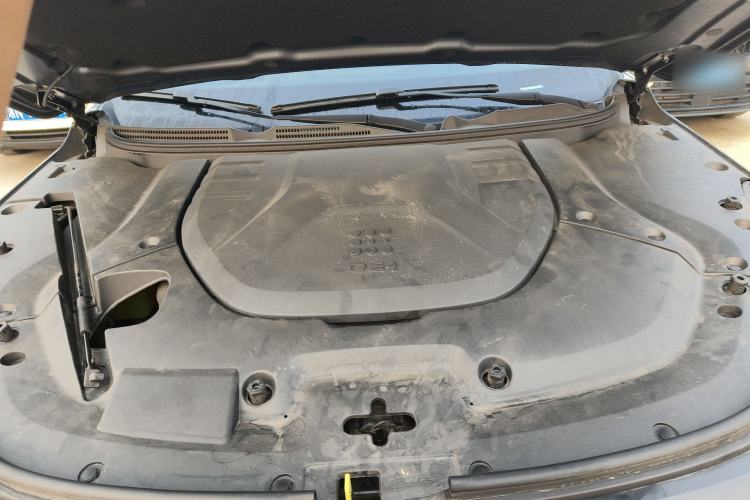 Used Landian E5 2024 Honor Edition 100KM Deluxe 7-Seater Engine Bay