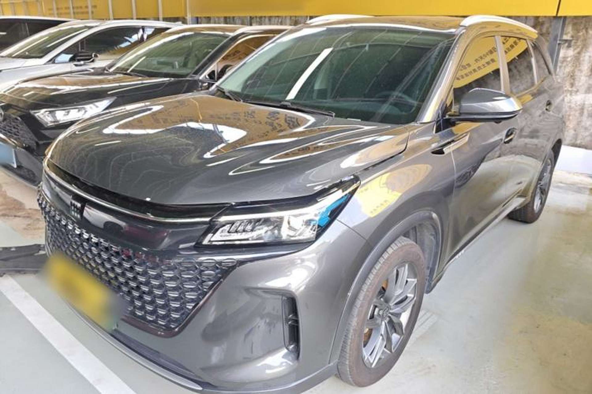 Used Landian E5 2024 Honor Edition 100KM Deluxe 7-Seater Front Left 45 Deg