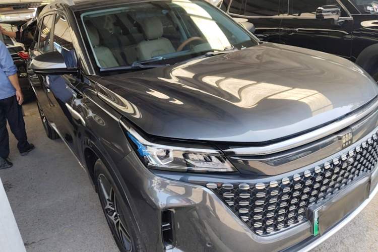 Used Landian E5 2024 Honor Edition 100KM Premium Model 7 Seats Front Right 45 Deg