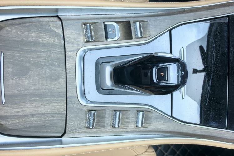 Used Landian E5 2024 Honor Edition 100KM Comfort Model 5 Seats Gear Lever