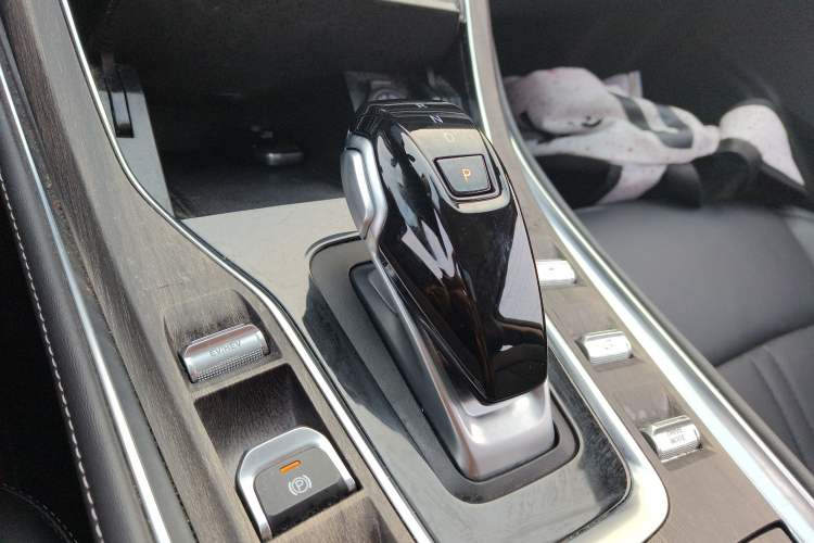 Used Landian E5 2024 Honor Edition 100KM Deluxe 7-Seater Gear Lever