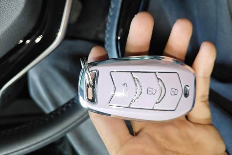 Used Landian E5 2024 Honor Edition 100KM Deluxe 7-Seater Interior 1