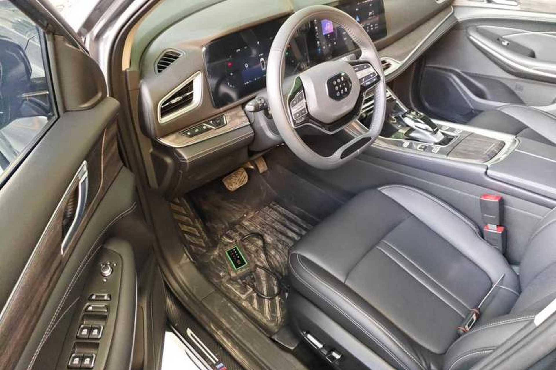 Used Landian E5 2024 Honor Edition 100KM Deluxe 7-Seater Interior 3