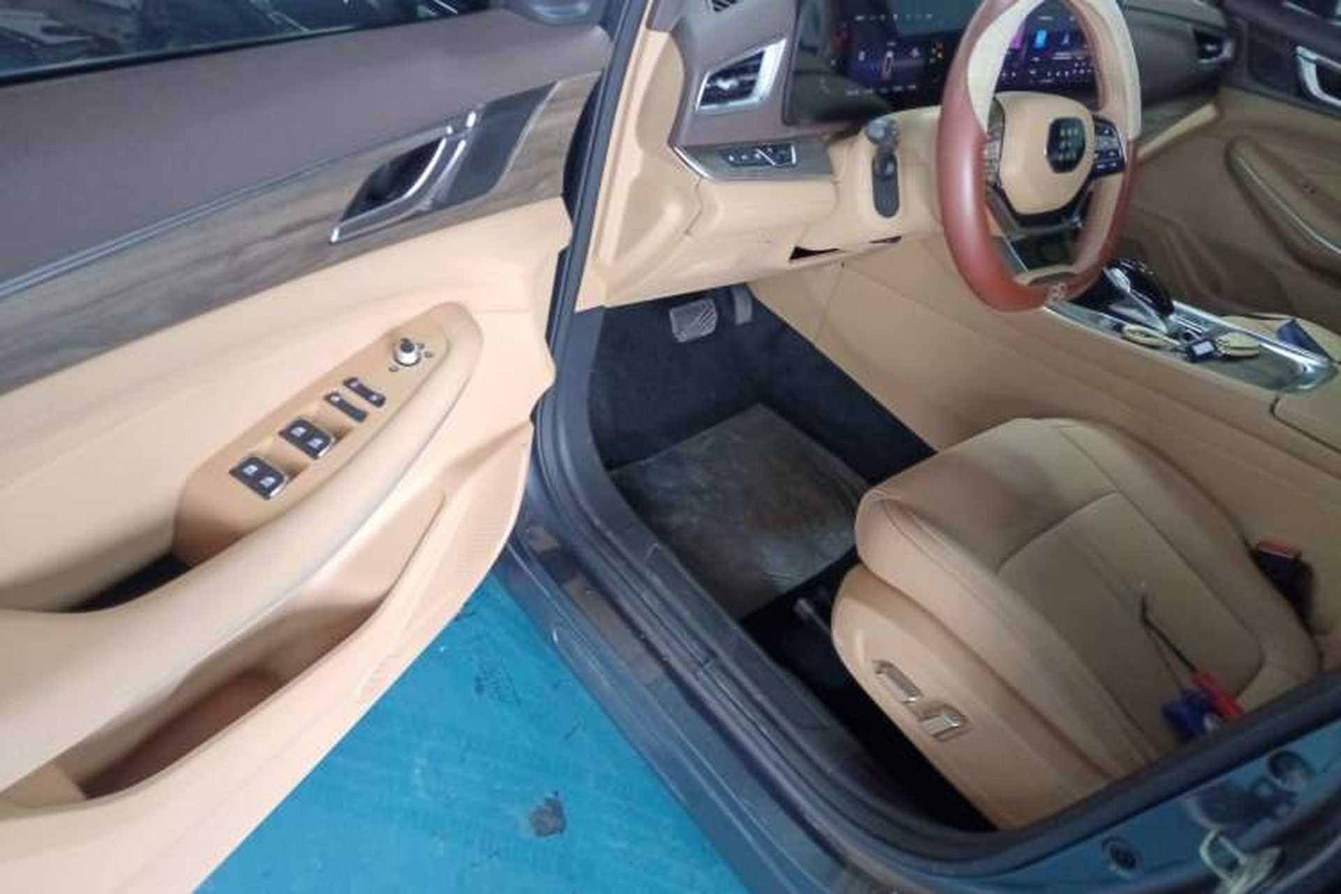 Used Landian E5 2024 Honor Edition 100KM Deluxe 7-Seater Interior 3