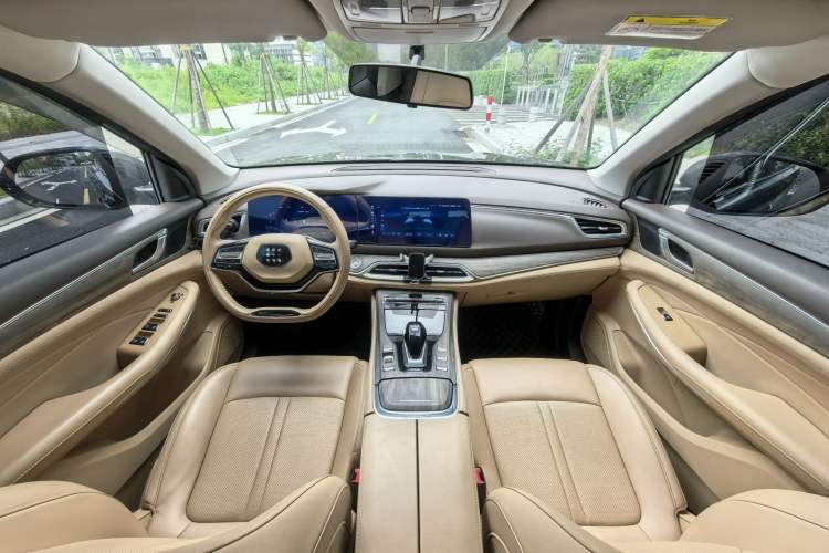 Used Landian E5 2024 Honor Edition 100KM Comfort Model 5 Seats Interior 4