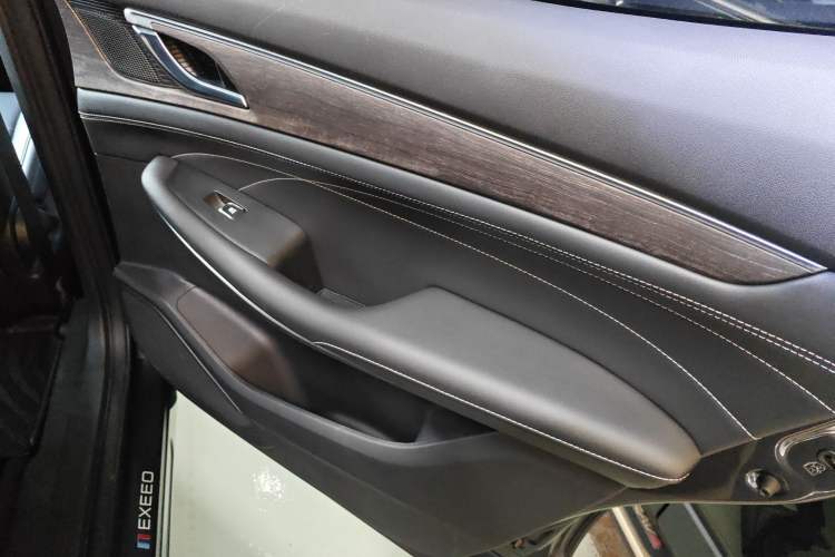 Used Landian E5 2024 Honor Edition 100KM Deluxe 7-Seater Interior 6