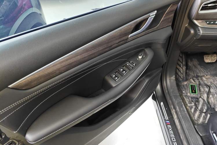 Used Landian E5 2024 Honor Edition 100KM Deluxe 7-Seater Interior 7