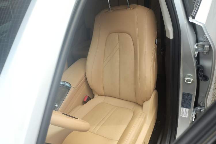 Used Landian E5 2024 Honor Edition 100KM Premium Model 7 Seats Left Front Seat