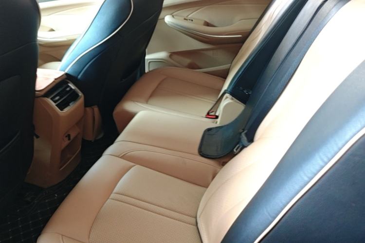 Used Landian E5 2024 Honor Edition 100KM Premium Model 7 Seats Left Rear Seat