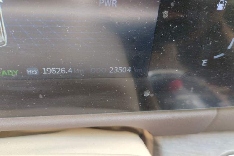 Used Landian E5 2024 Honor Edition 100KM Premium Model 7 Seats Odometer Close Up