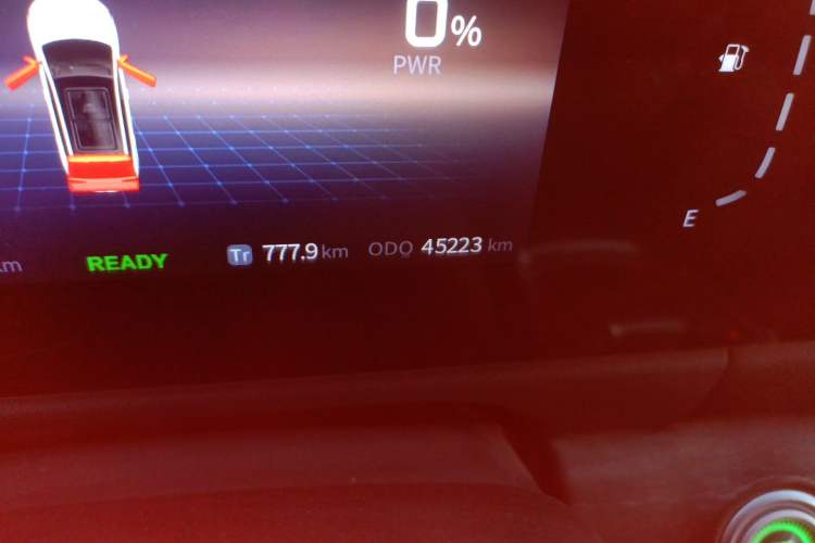 Used Landian E5 2024 Honor Edition 100KM Comfort Model 7 Seats Odometer Close Up