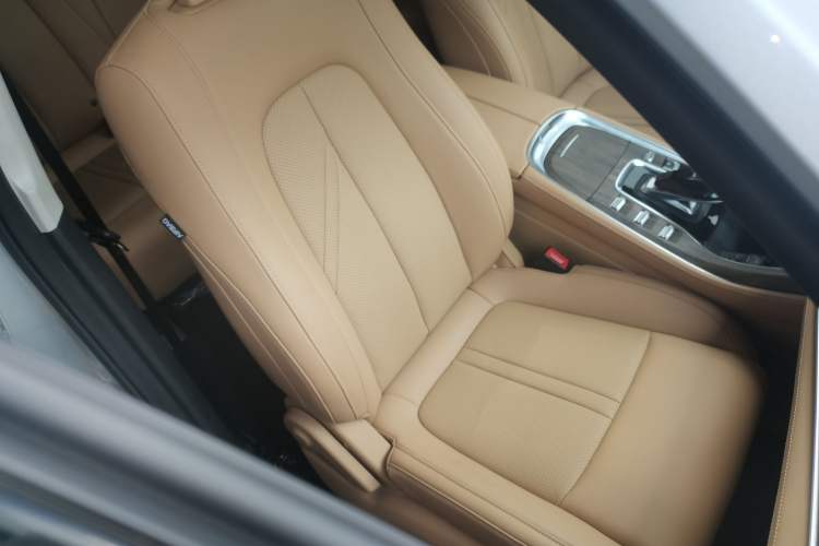 Used Landian E5 2024 Honor Edition 100KM Premium Model 7 Seats Right Front Seat