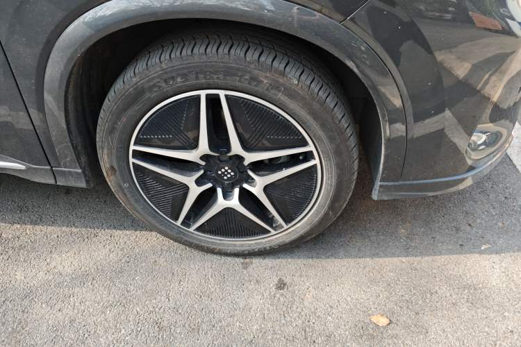 Used Landian E5 2024 Honor Edition 100KM Premium Model 7 Seats Right Front Wheel Hub