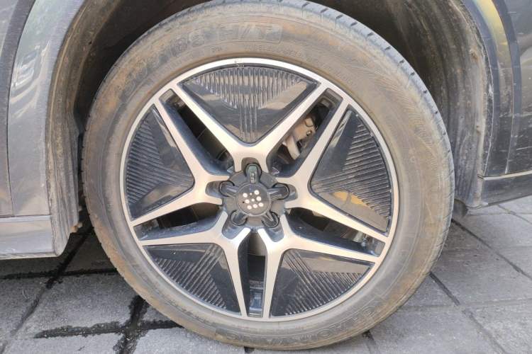 Used Landian E5 2024 Honor Edition 100KM Premium Model 7 Seats Right Front Wheel Hub