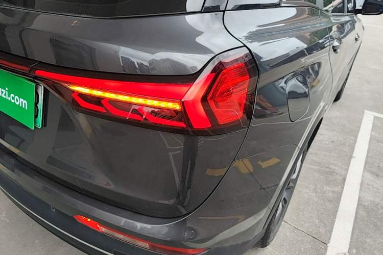 Used Landian E5 2024 Honor Edition 100KM Comfort Model 5 Seats Right Rear Taillight