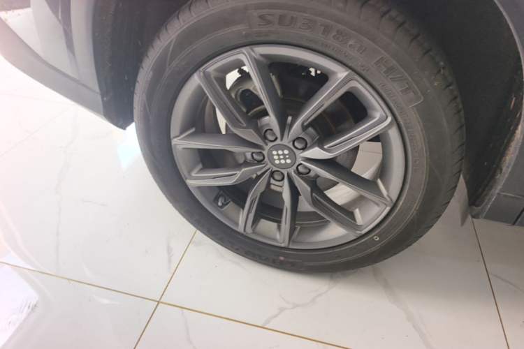 Used Landian E5 2024 Honor Edition 100KM Comfort Model 7 Seats Right Rear Wheel Hub