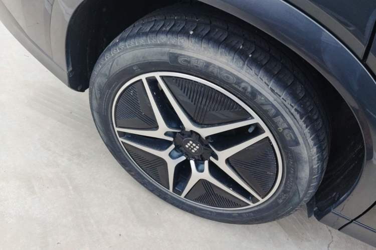 Used Landian E5 2024 Honor Edition 100KM Premium Model 7 Seats Right Rear Wheel Hub