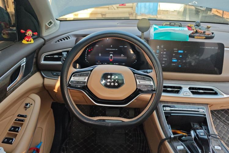 Used Landian E5 2024 Honor Edition 100KM Premium Model 7 Seats Steering Wheel