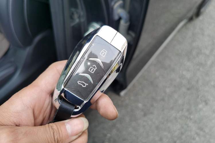 Used Landian E5 2024 Honor Edition 100KM Premium Model 7 Seats Vehicle Key