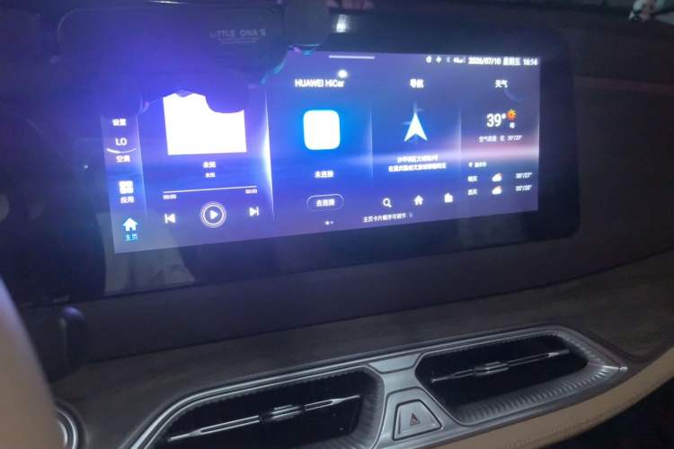 Used Landian E5 2024 Honor Edition 100KM Premium Model 7 Seats Audio And AC Panel