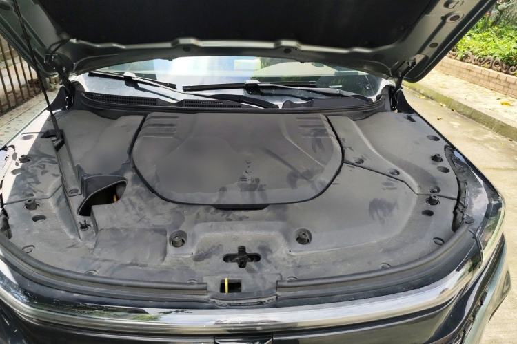 Used Landian E5 2024 Honor Edition 100KM Premium Model 7 Seats Engine Bay
