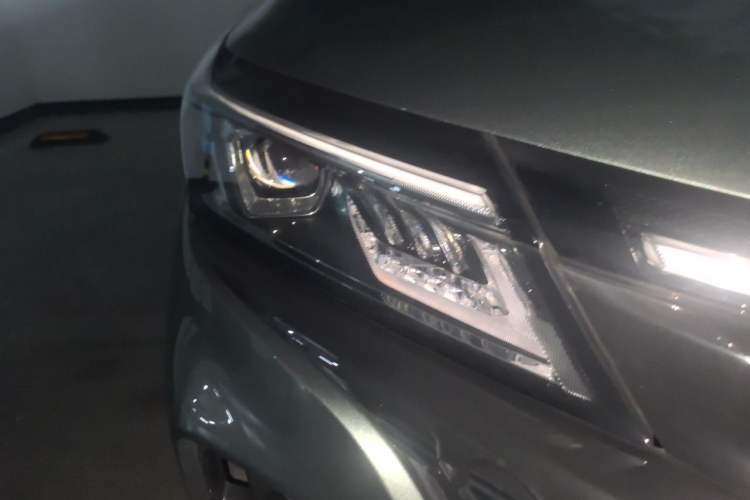 Used Landian E5 2024 Honor Edition 100KM Premium Model 7 Seats Right Front Headlight