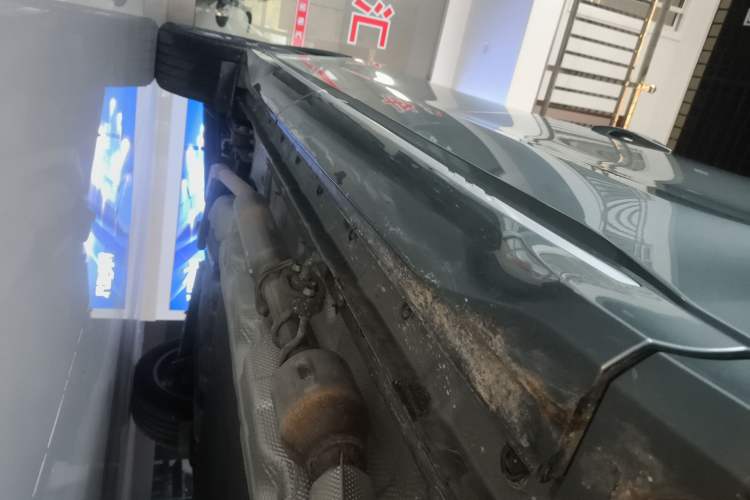 Used Landian E5 2024 Honor Edition 100KM Deluxe 7-Seater Right Side Sill