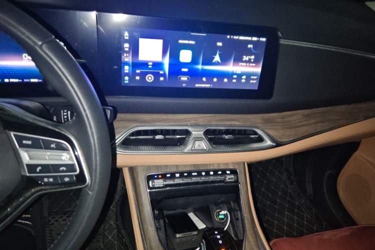 Used Landian E5 2024 Honor Edition 100KM Comfort Model 7 Seats Audio And AC Panel