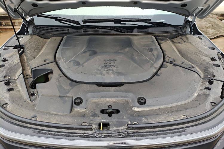Used Landian E5 2024 Honor Edition 100KM Deluxe 5-Seater Engine Bay