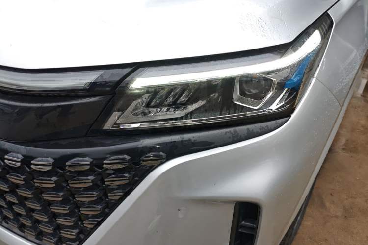 Used Landian E5 2024 Honor Edition 100KM Deluxe 5-Seater Left Front Headlight