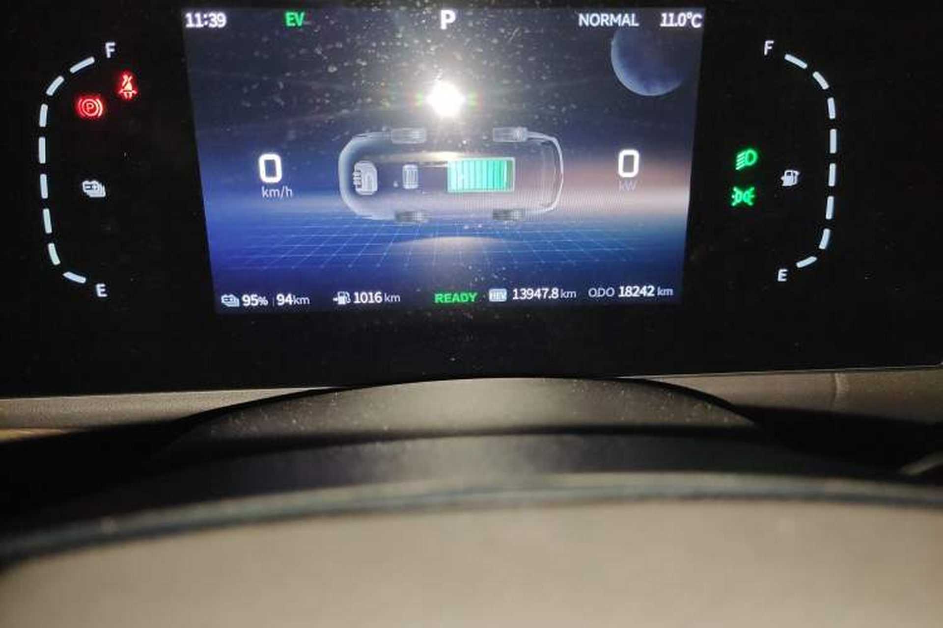 Used Landian E5 2024 Honor Edition 100KM Premium Model 7 Seats Odometer Close Up
