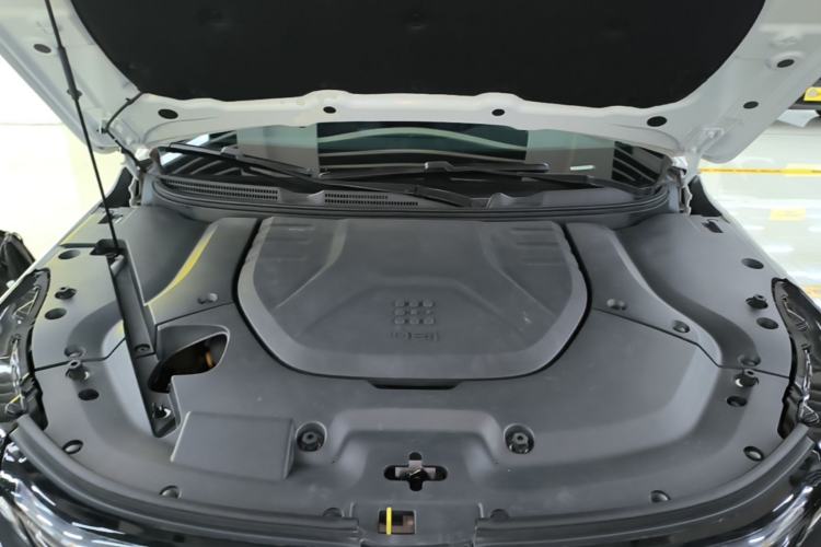 Used Landian E5 2024 Honor Edition 100KM Premium Model 7 Seats Engine Bay