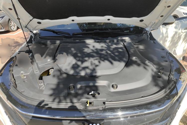 Used Landian E5 2024 Honor Edition 100KM Deluxe 7-Seater Engine Bay