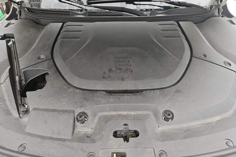 Used Landian E5 2024 Honor Edition 100KM Deluxe 7-Seater Engine Bay