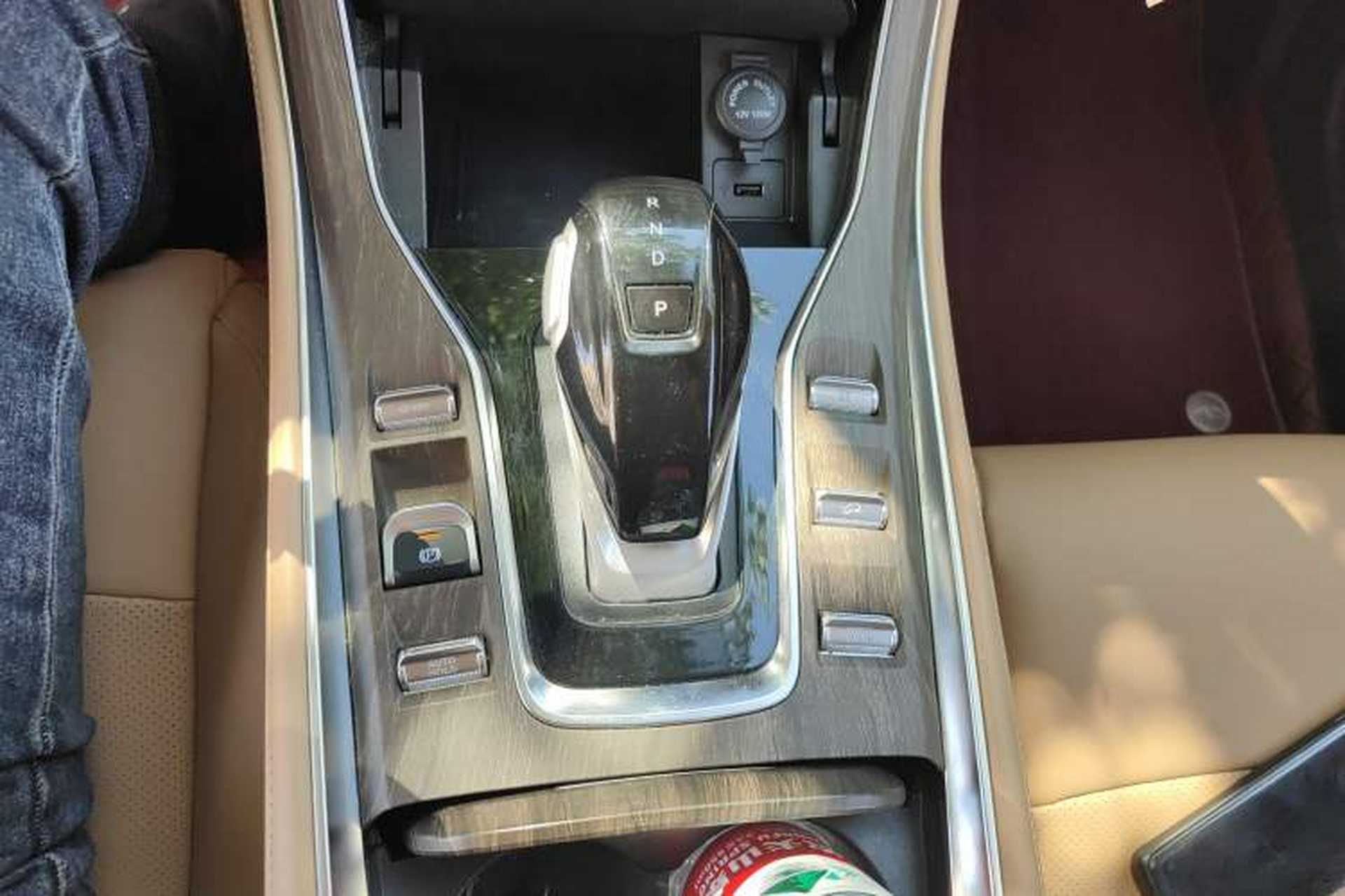 Used Landian E5 2024 Honor Edition 100KM Deluxe 7-Seater Gear Lever