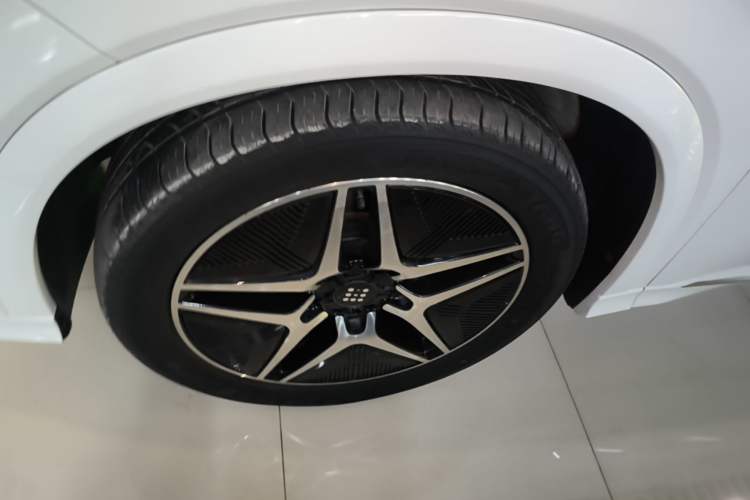 Used Landian E5 2024 Honor Edition 100KM Premium Model 7 Seats Left Front Wheel Hub