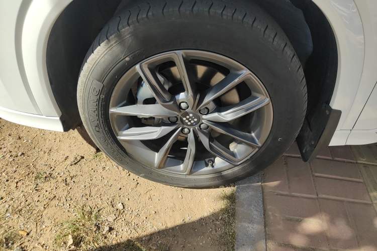 Used Landian E5 2024 Honor Edition 100KM Deluxe 7-Seater Left Front Wheel Hub